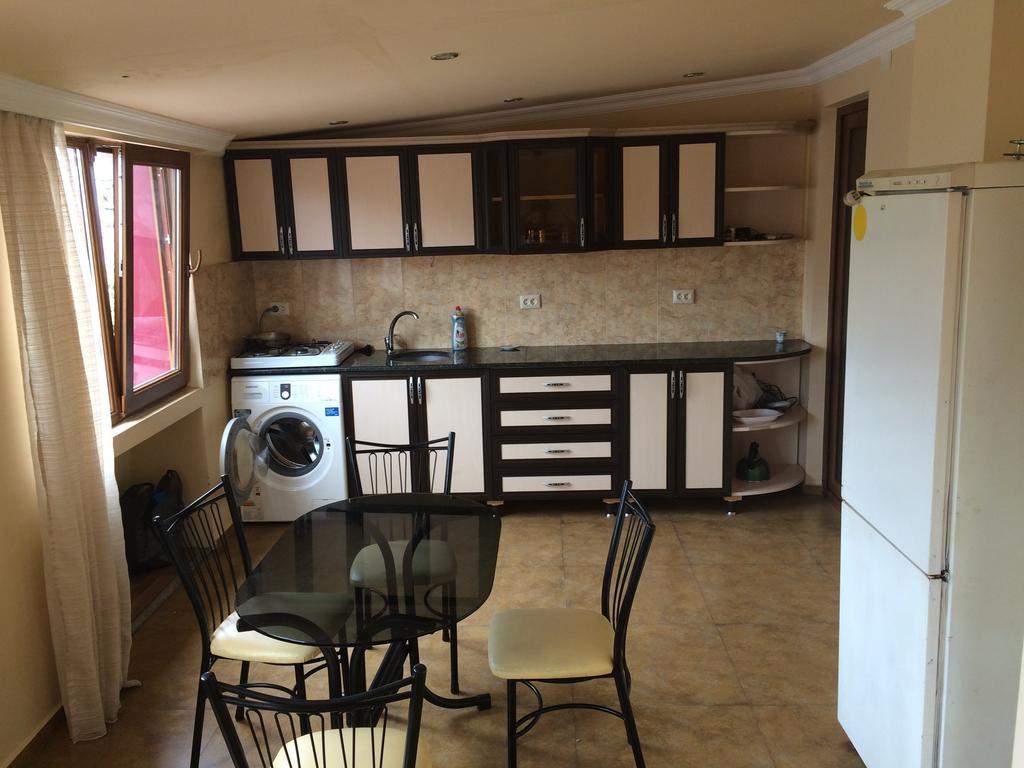 Guesthouse Gorgasali 57 Batumi Room photo