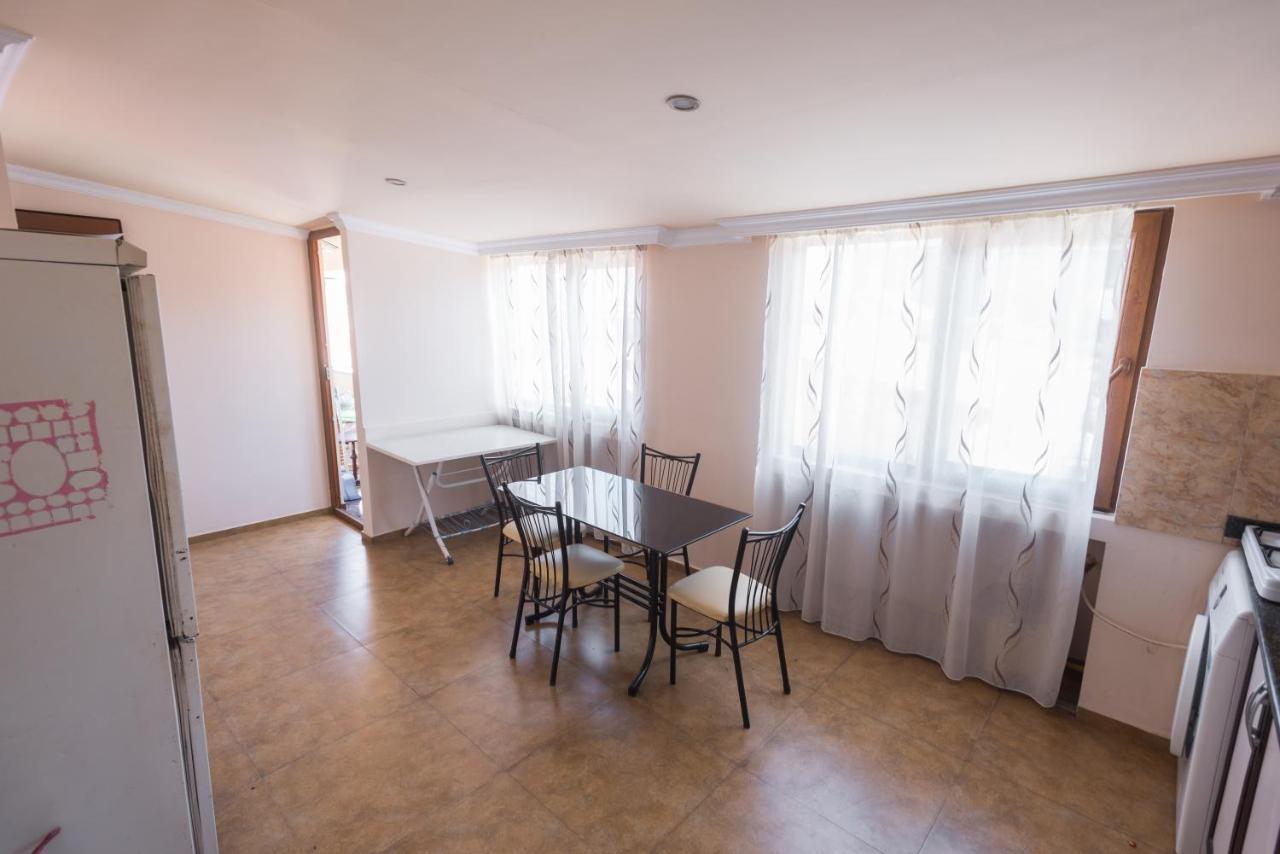 Guesthouse Gorgasali 57 Batumi Exterior photo