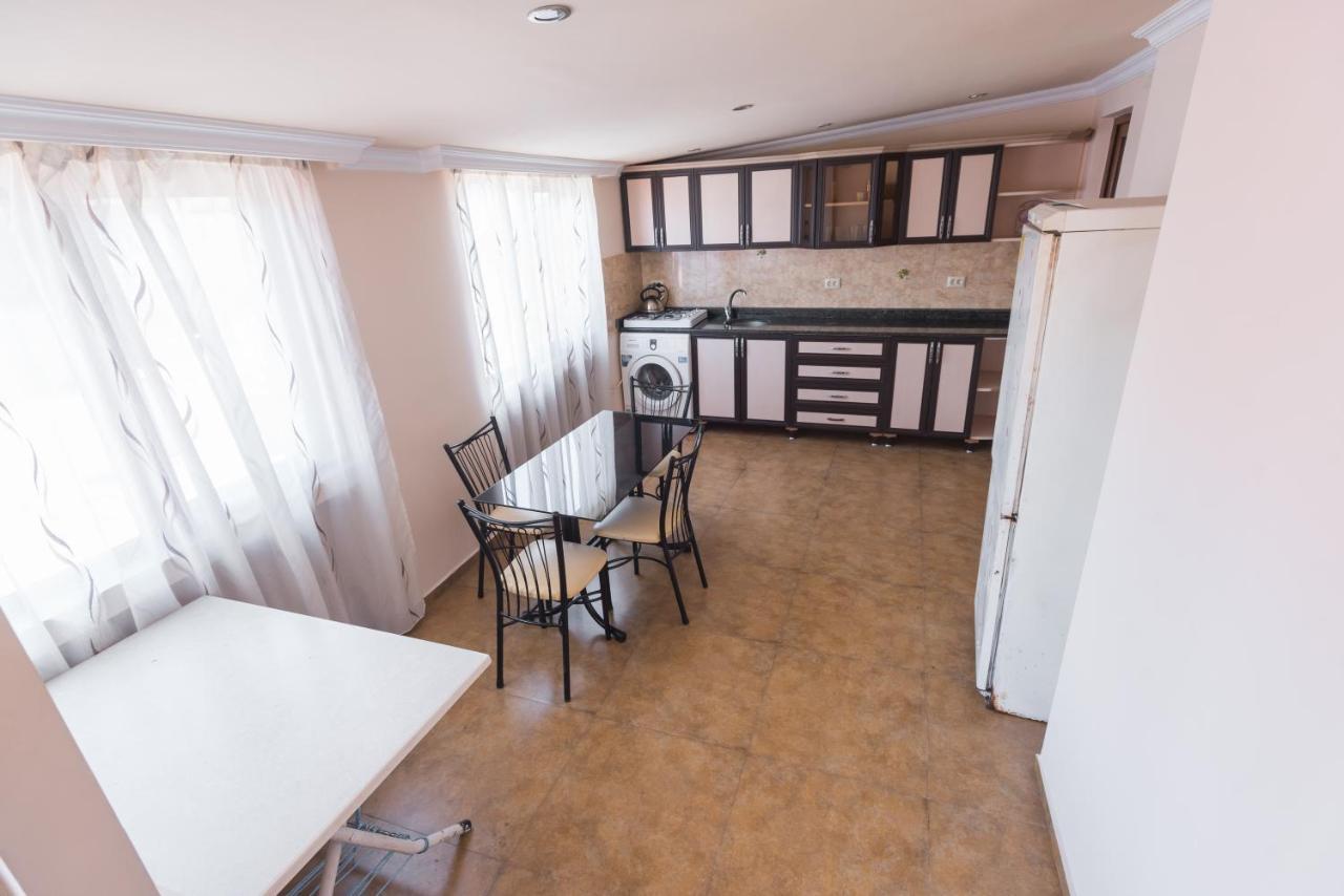 Guesthouse Gorgasali 57 Batumi Exterior photo